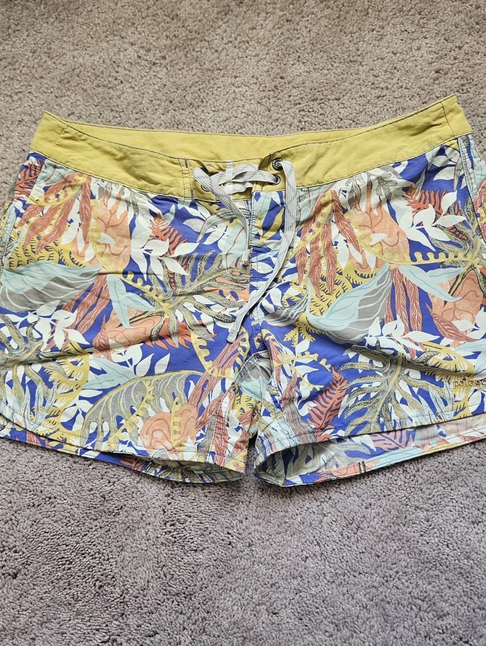 Patagonia Wavefarer Board Shorts Jurassic Ferns Womens Size 8 Surf Beach Swim